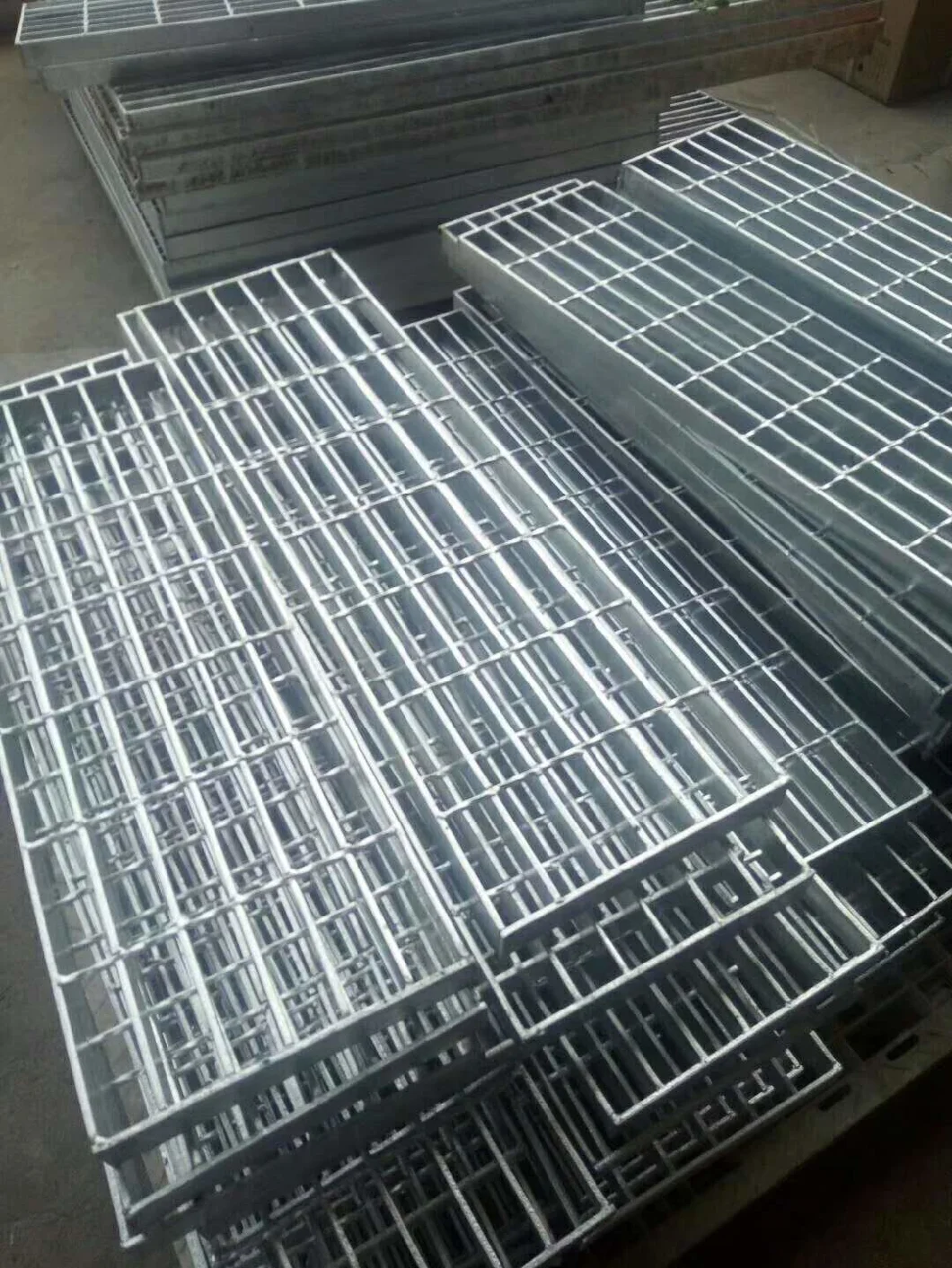 Walking Way Steel Pane/Stainless Steel Panel/Gully Cover Steel Grating /Serrated Bar Steel Grating